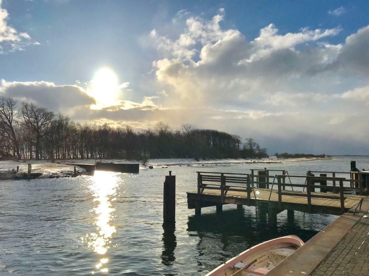 Strandnahe Ferienwohnung Ruegen Dranske Esterno foto